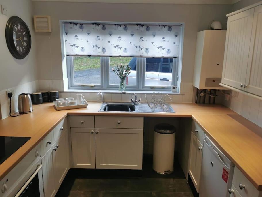 Twyngaer, A Spacious 3 Bedroom Bungalow Sleeps 5 Knighton  Exterior photo